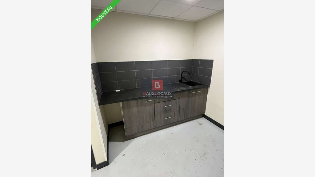 A louer entrepôt 200m² à Gémenos Plaine du Jouques