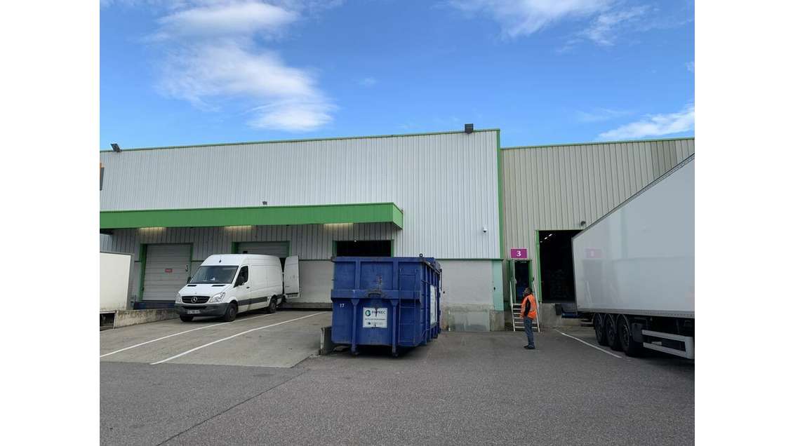 Local d'activité de 1095m² à louer à Genas