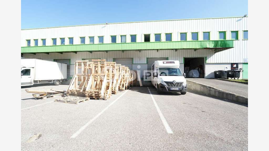 Local d'activité à louer 1113m² à Genas
