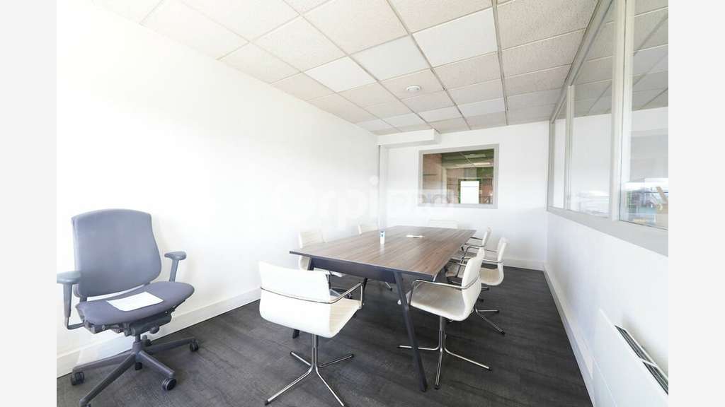 Local d'activité à louer 1113m² à Genas