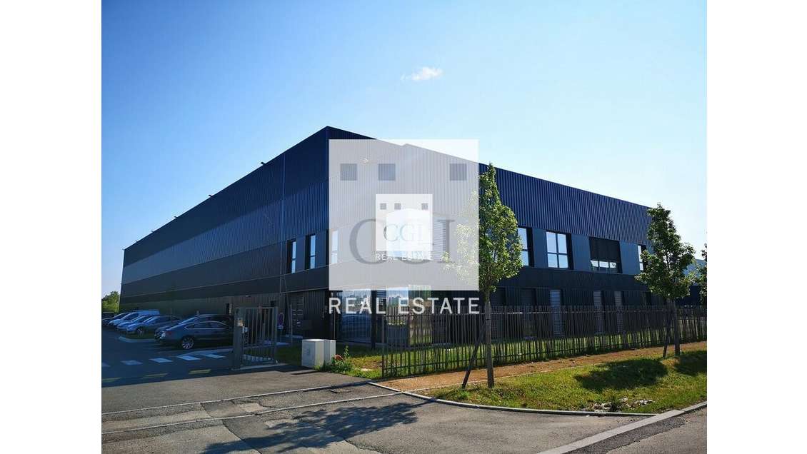 Local d'activité 2883m² à louer à Genas 