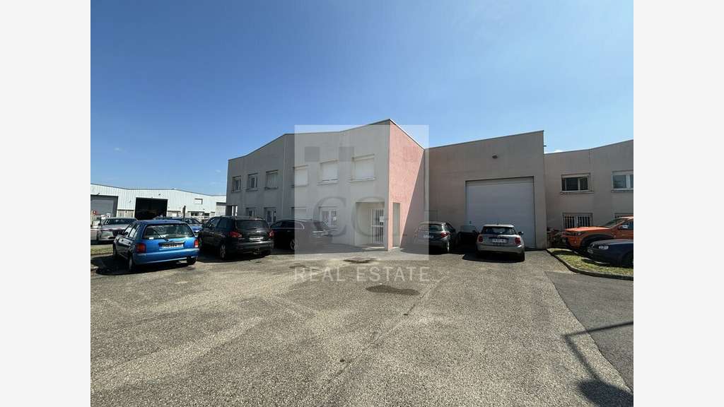 A louer local d'activités avec bureaux 230m² Genas