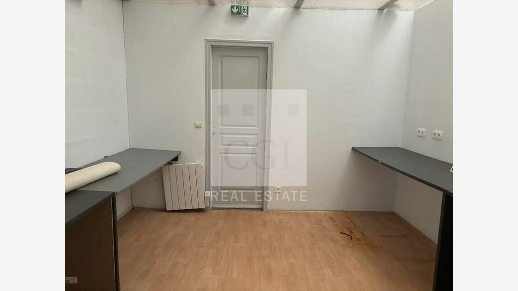 A louer local d'activités avec bureaux 230m² Genas