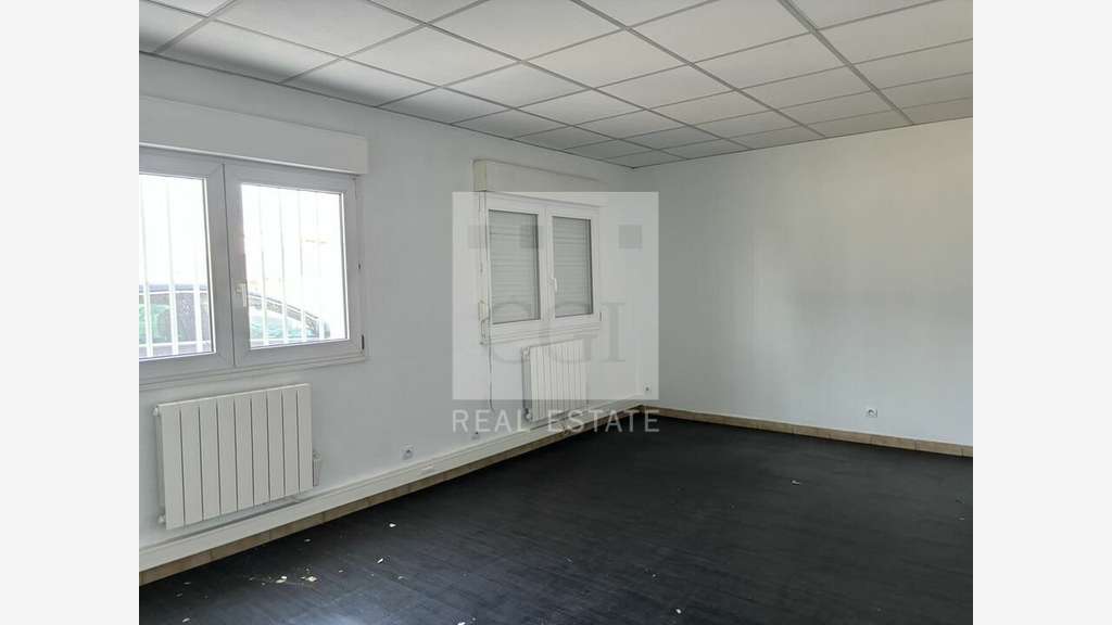 A louer local d'activités avec bureaux 230m² Genas