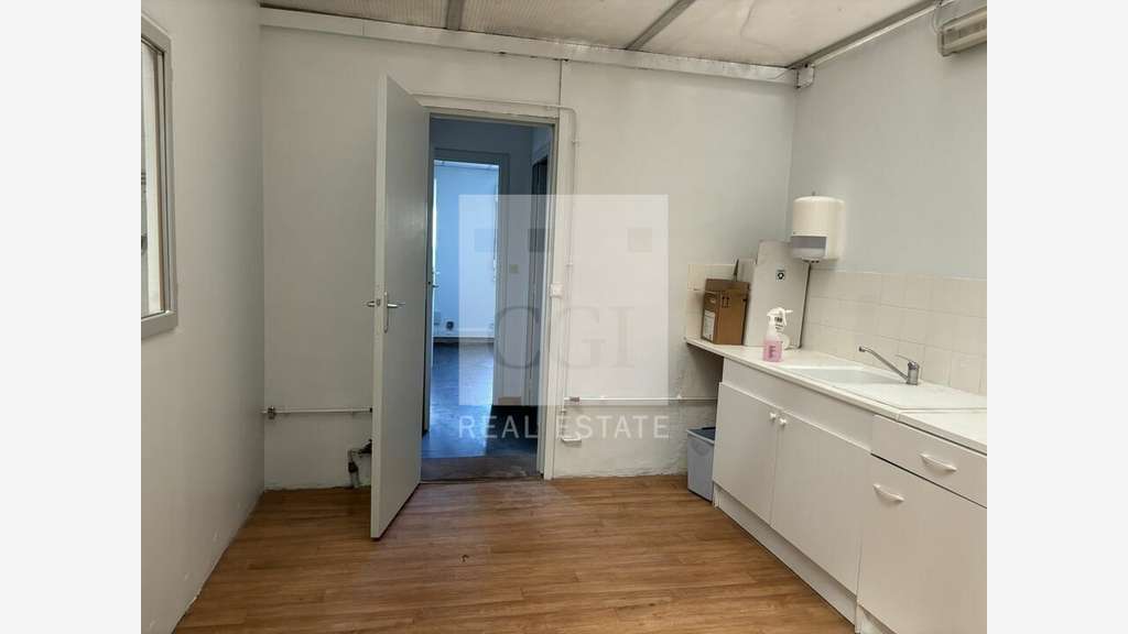 A louer local d'activités avec bureaux 230m² Genas
