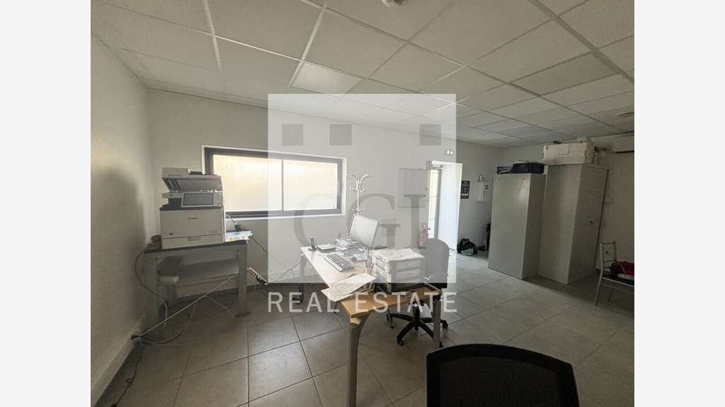Local d'activité 345m² à louer à Genas 