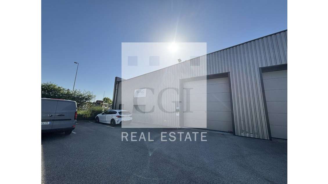 Local d'activité 345m² à louer à Genas