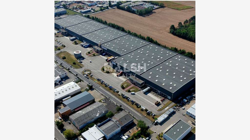 Locaux d'activités 21112m² avec quais à Genas
