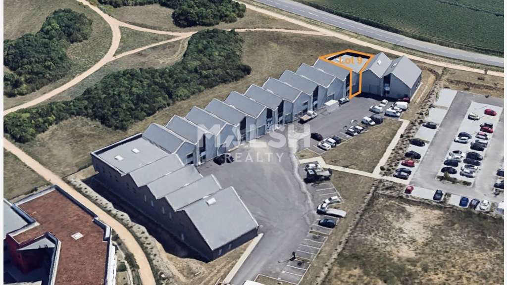 Locaux d'Activités à GENAS - A LOUER - 239 m² divi