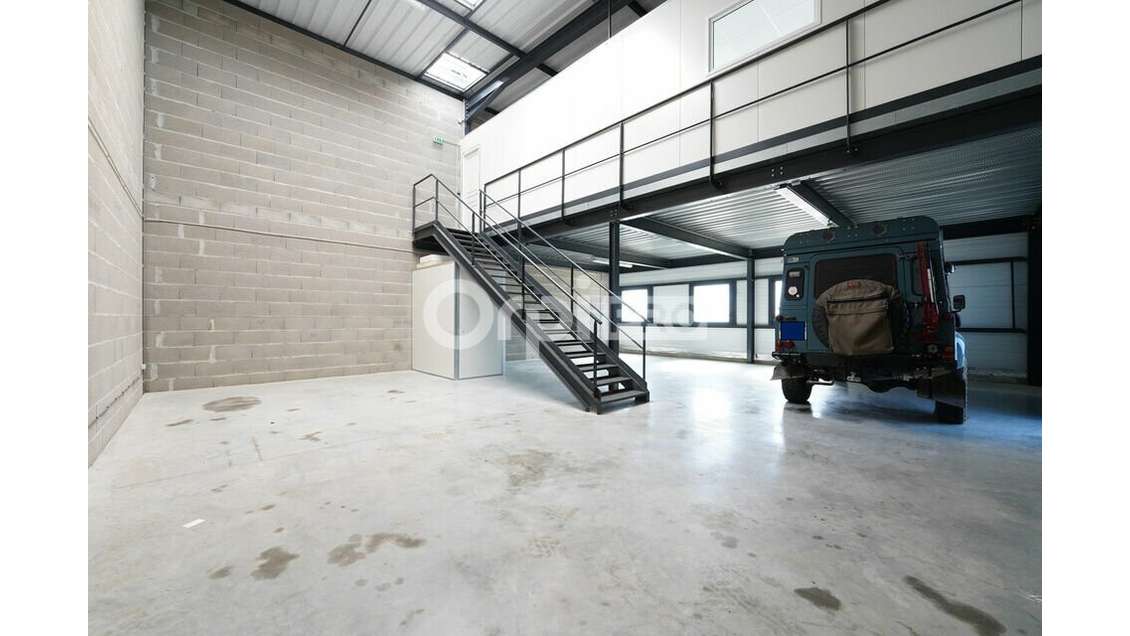 Local d'activité 168m² à louer à Genay