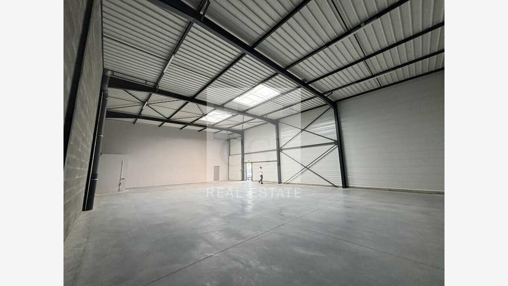 Local d'activité neuf 475m² à louer à Genay
