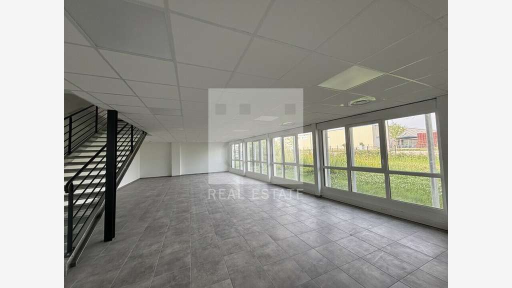 Local d'activité neuf 475m² à louer à Genay