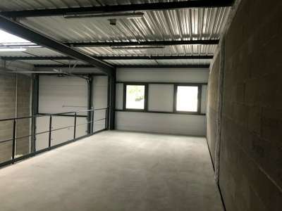 Entrepôt 162m² à louer à Genay