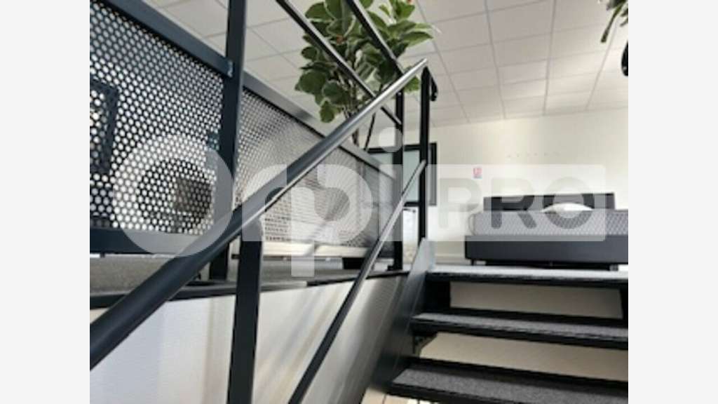 Local d'activité de 378m² à louer à Genay Actiparc
