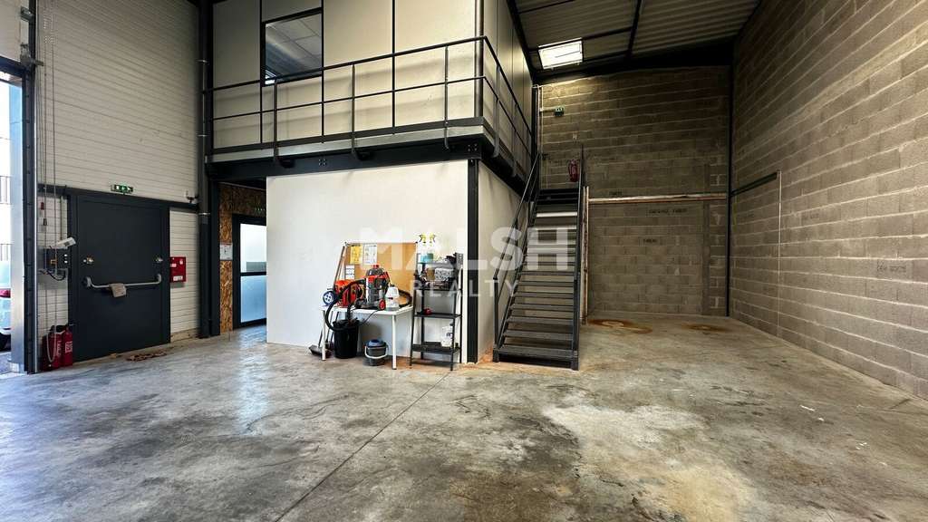Local d'activités à louer 143m² à Genay A46