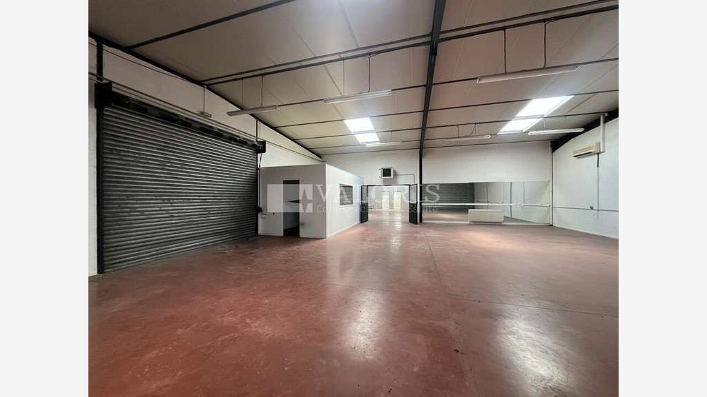 Local d'activité 400m² à louer à Genay 
