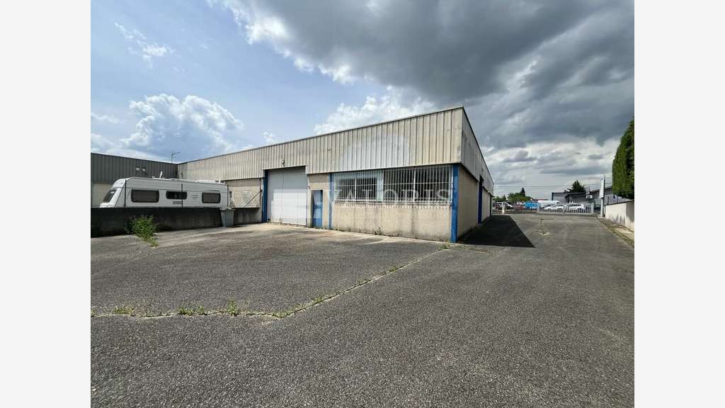 Local d'activité 400m² à louer à Genay 