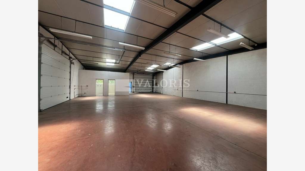 Local d'activité 400m² à louer à Genay 