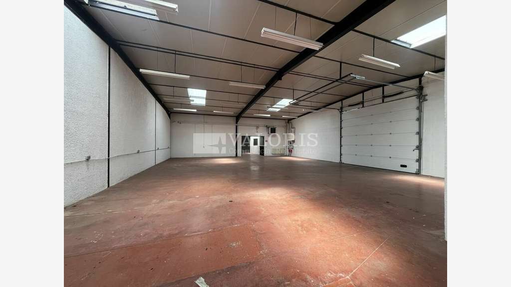 Local d'activité 400m² à louer à Genay 