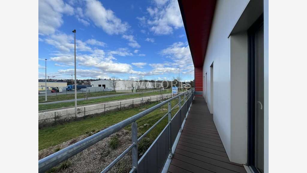Local d'activité neuf 295m² à louer à Genay