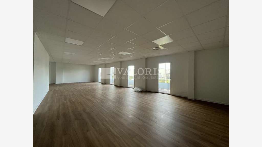 Local d'activité neuf 295m² à louer à Genay