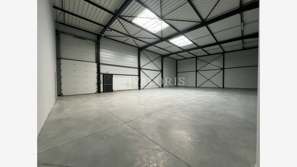 Local d'activité neuf 295m² à louer à Genay