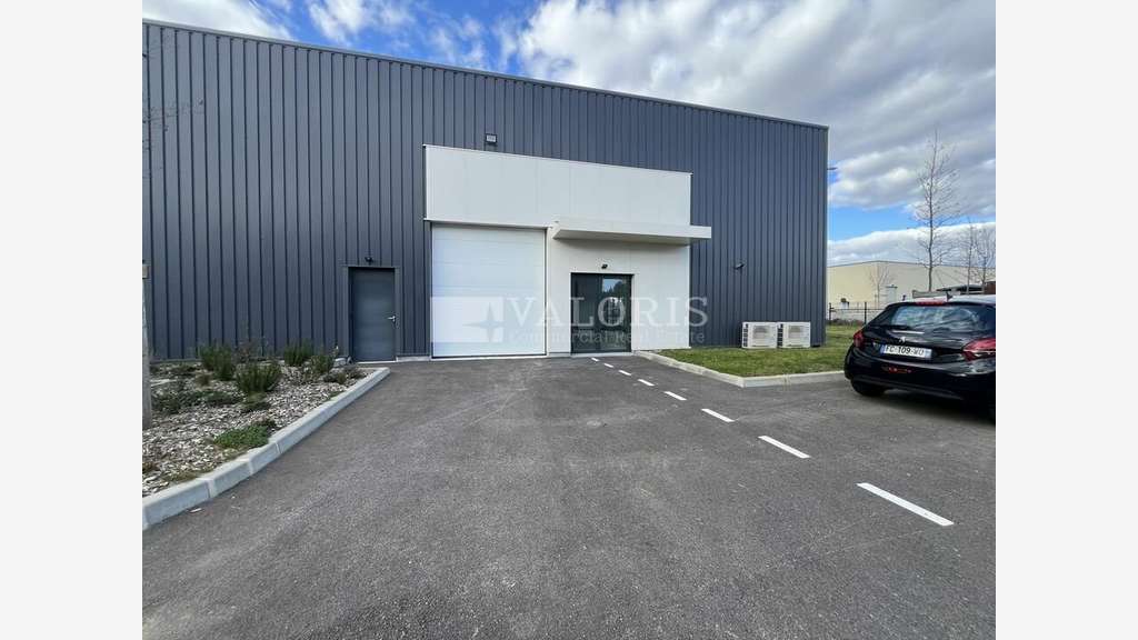 Local d'activité neuf 295m² à louer à Genay