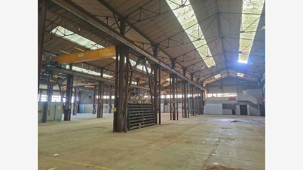 À vendre ou à louer – Ancien bâtiment industriel d