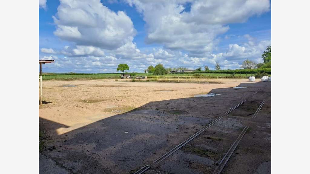 À vendre ou à louer – Ancien bâtiment industriel d