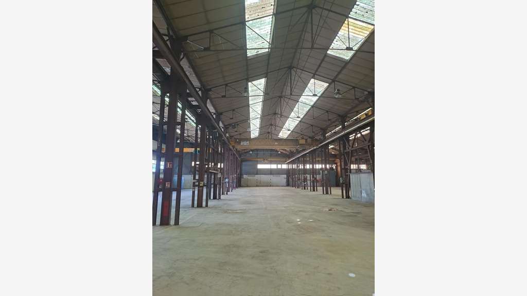 À vendre ou à louer – Ancien bâtiment industriel d