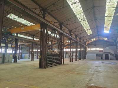 Loue ancien bâtiment industriel 11 000m² Génelard