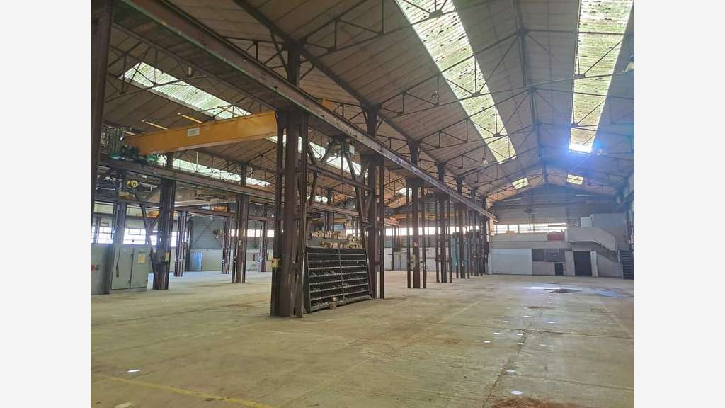 Ancien bâtiment industriel 11000m² à Génelard