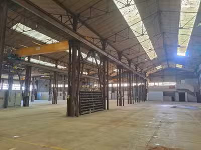 À vendre ou à louer – Ancien bâtiment industriel d