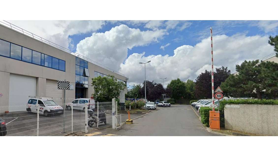 Local et bureaux 702m² à louer à Gennevilliers