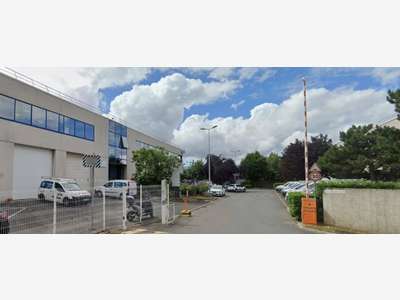 Local et bureaux 702m² à louer à Gennevilliers