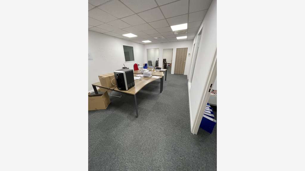 Lot d'activité 539m² à louer RER C Gennevilliers