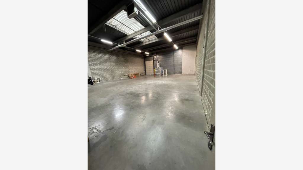 Lot d'activité 539m² à louer RER C Gennevilliers