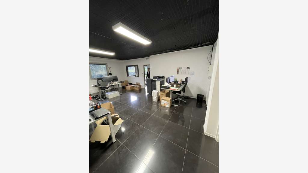 Lot d'activité 539m² à louer RER C Gennevilliers