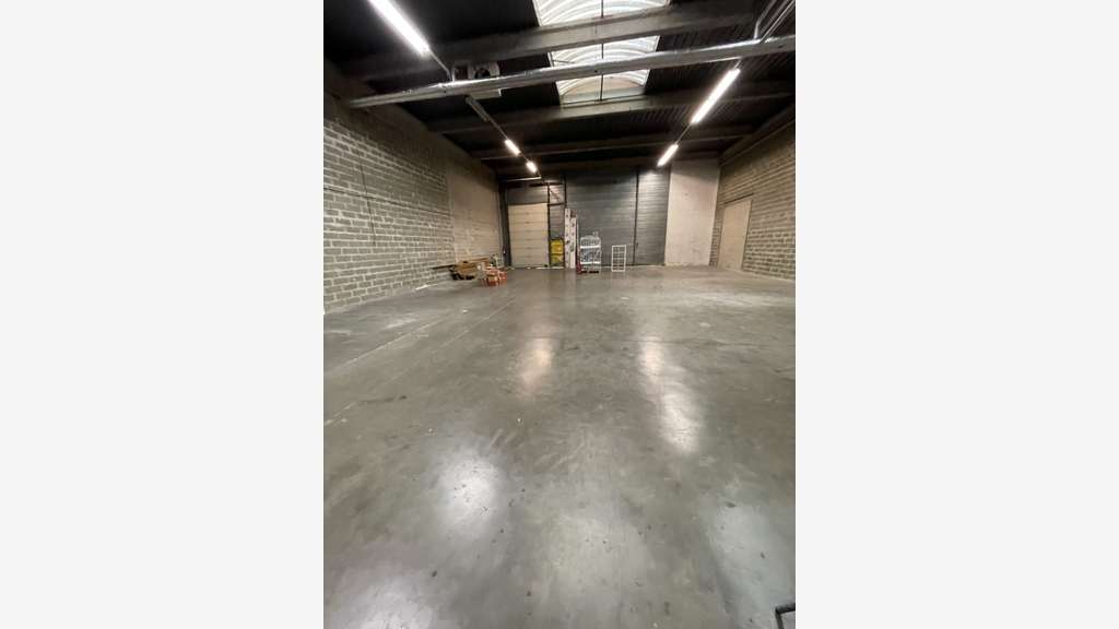 Lot d'activité 539m² à louer RER C Gennevilliers