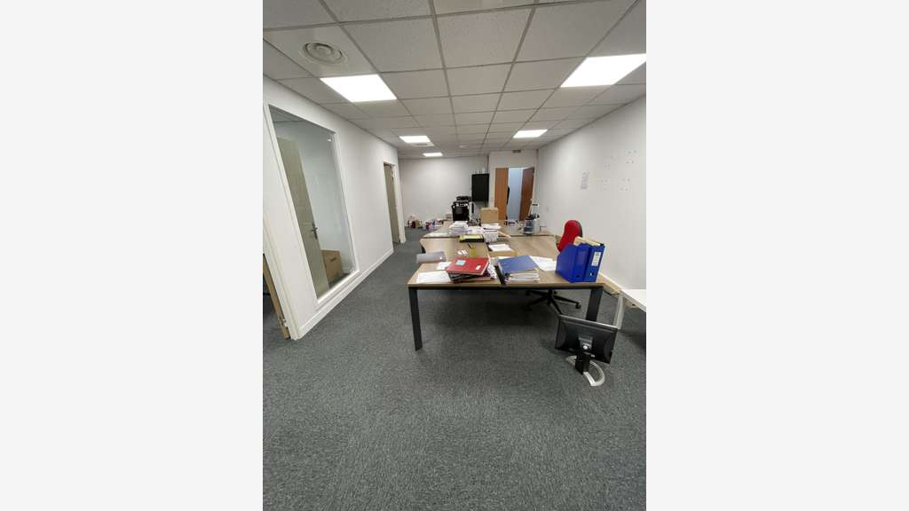 Lot d'activité 539m² à louer RER C Gennevilliers