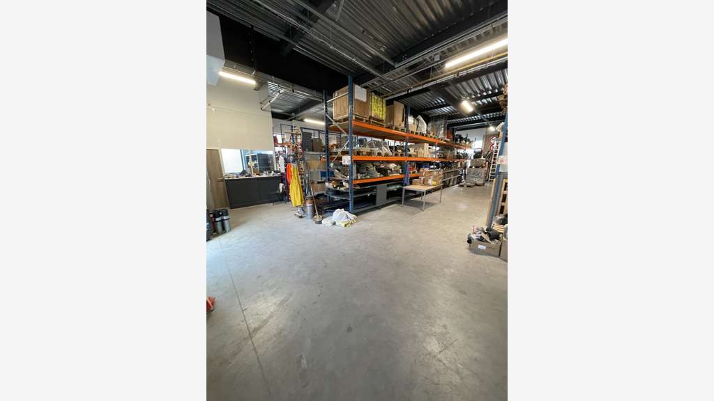 A louer local avec bureaux à Gennevilliers N315
