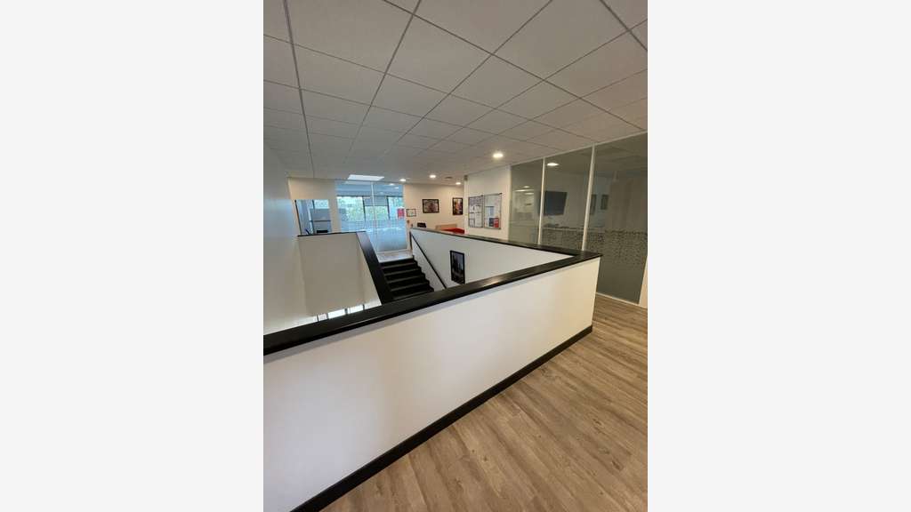 A louer local avec bureaux à Gennevilliers N315