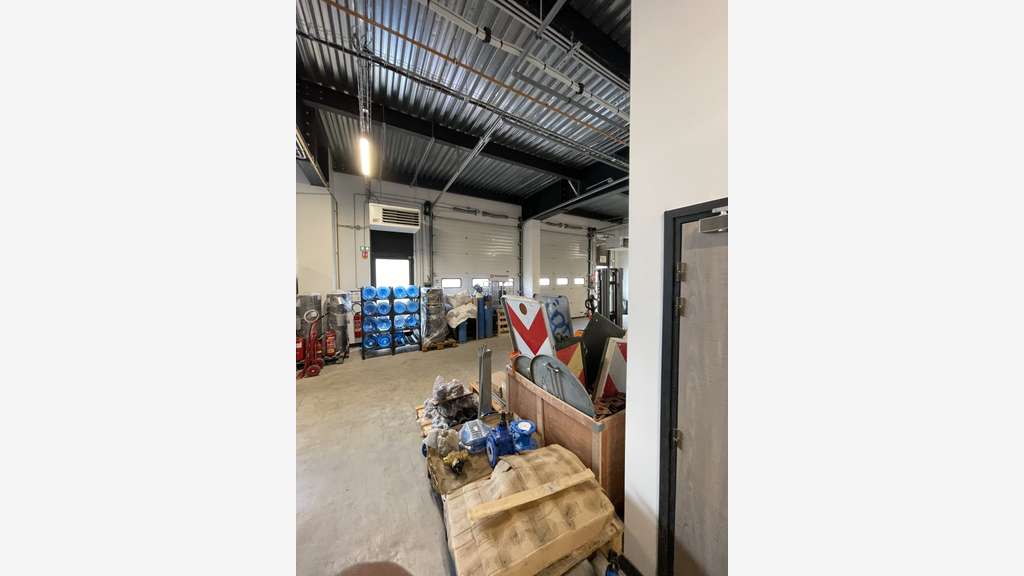 A louer local avec bureaux à Gennevilliers N315