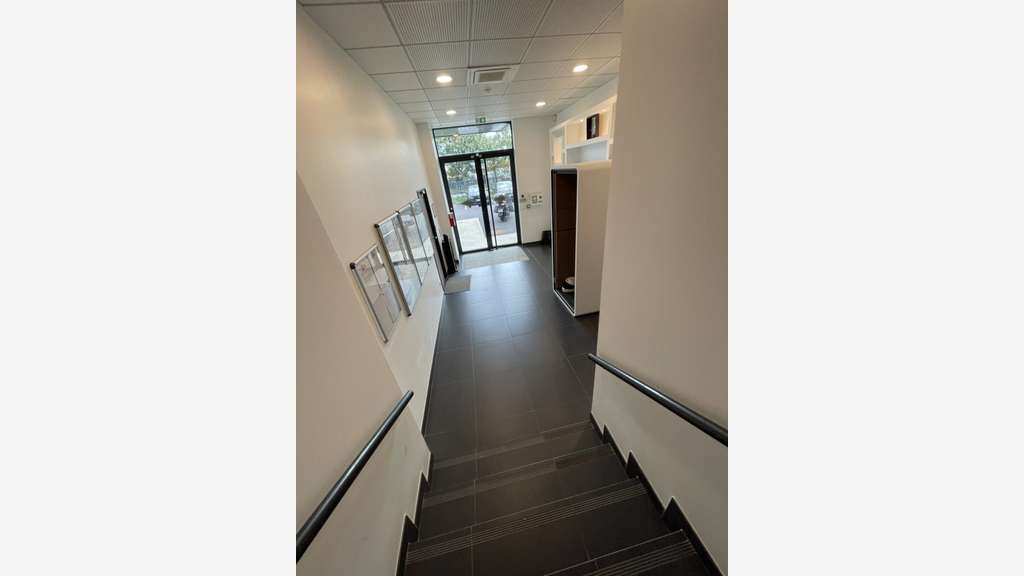 A louer local avec bureaux à Gennevilliers N315