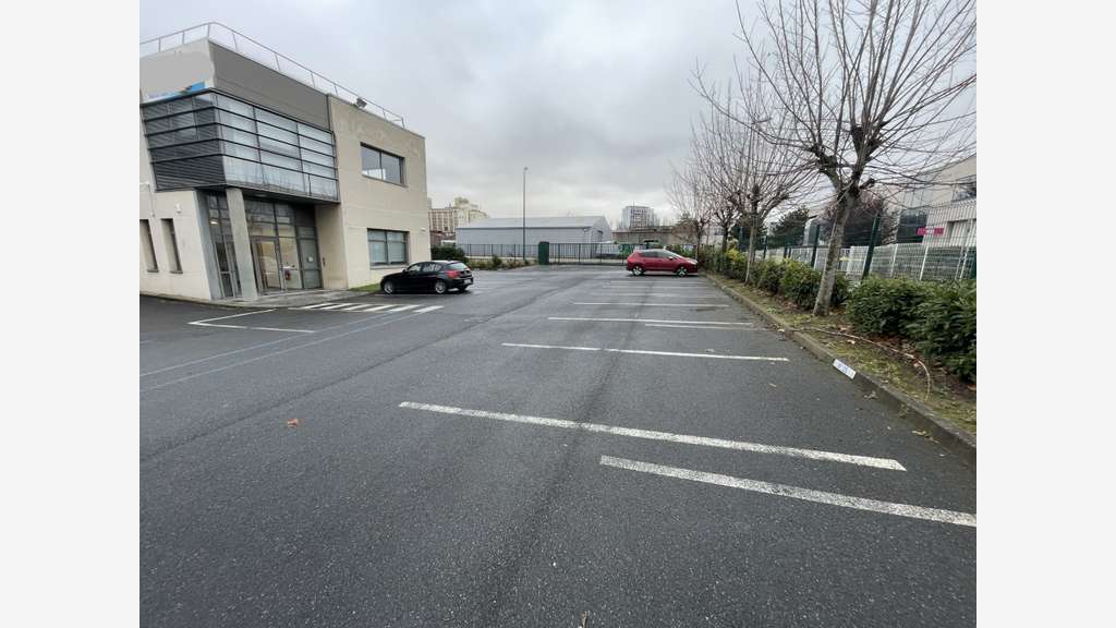 Location entrepôts + bureaux 2244m² Gennevilliers