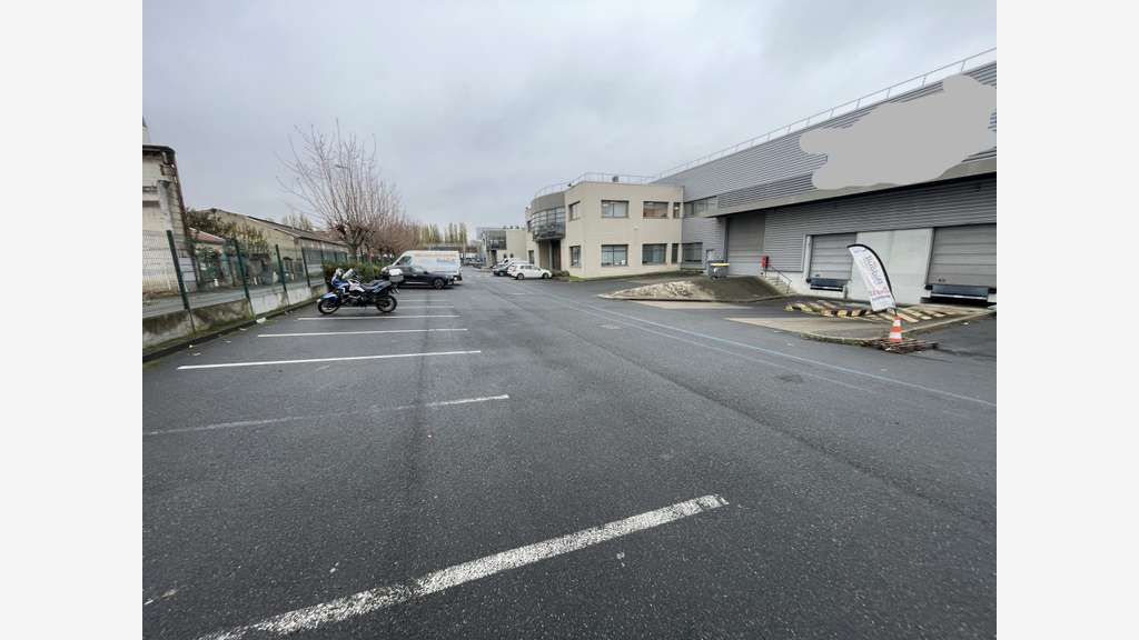 Location entrepôts + bureaux 2244m² Gennevilliers