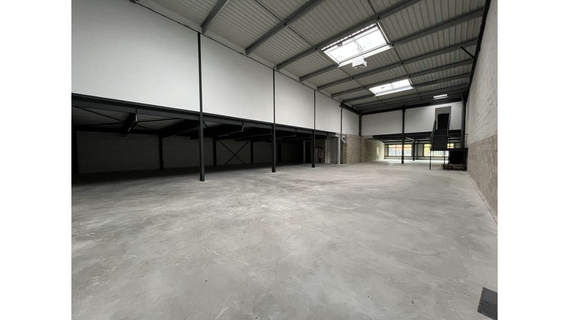 A louer locaux d'activités 784m² Gennevilliers A86
