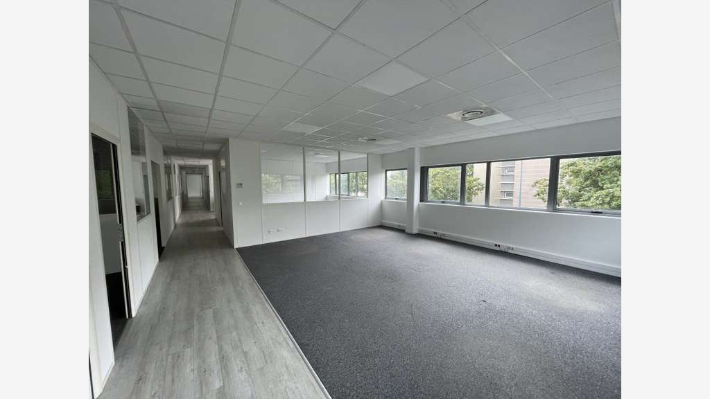 A louer surface mixte de 807m² à Gennevilliers