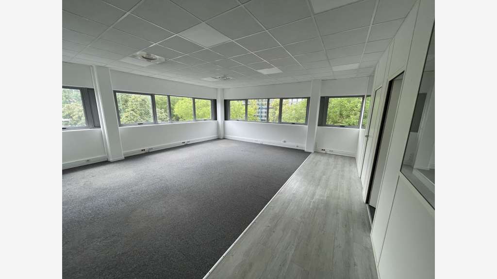 A louer surface mixte de 807m² à Gennevilliers
