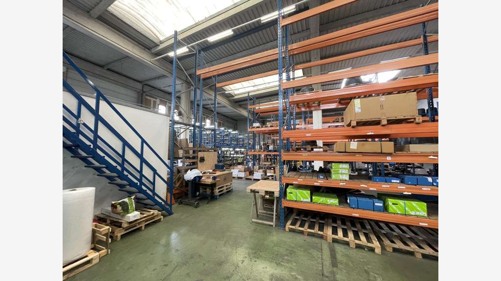 Loue 950m² d'activité Gennevilliers proche Qwartz